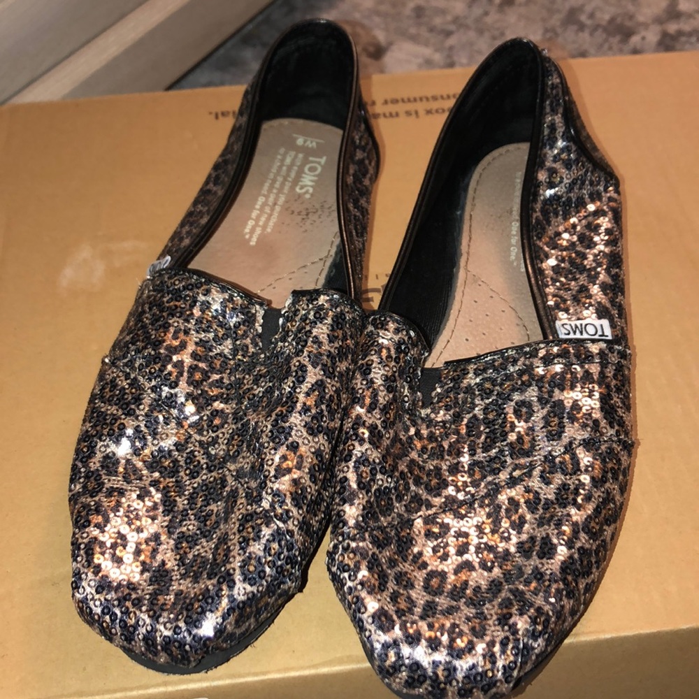 New sequin leopard TOMS